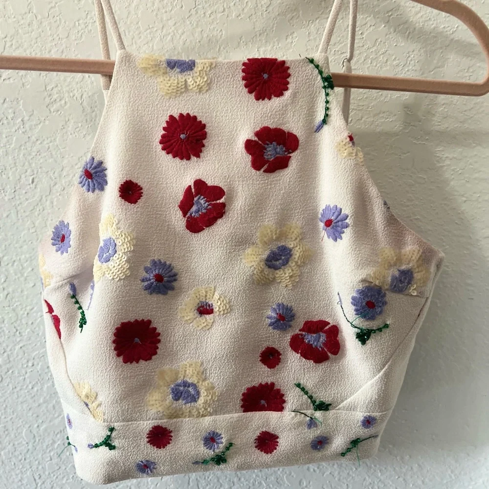 Embroidered floral top - Picture 3 of 8